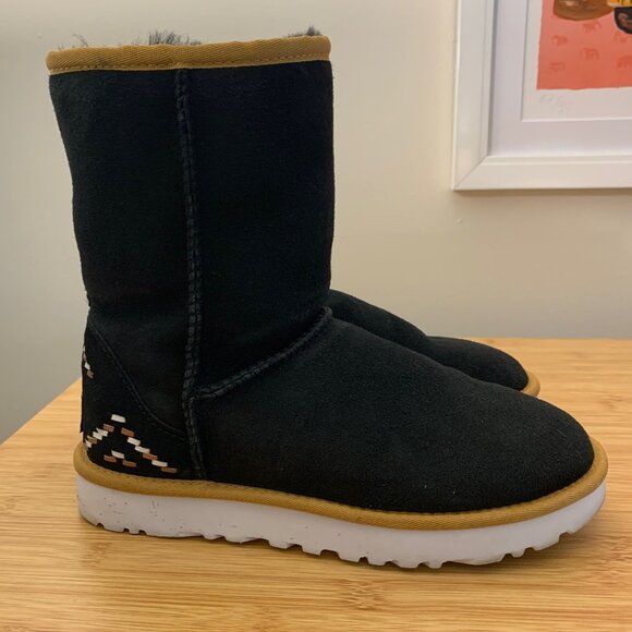 UGG classic short Rustic Weave boot - Picture 6 of 11